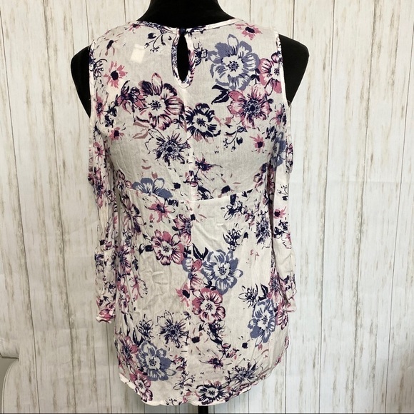 Francesca’s Blue Rain NWT floral Mauve Bria top - Picture 5 of 8
